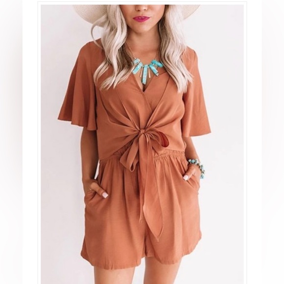 NWT Vici Hello Again Tie Pocketed Romper - Picture 2 of 9